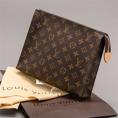 louis vuitton toiletry pouch kijiji|Louis Vuitton monogram toiletry pouch 26.